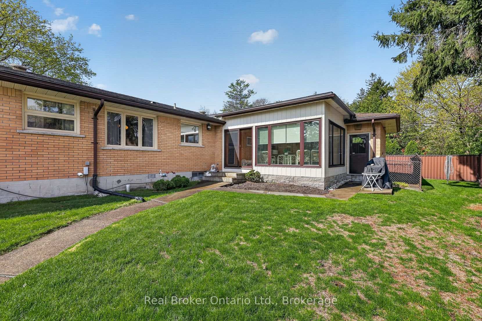 16 Vimy Place photo 11