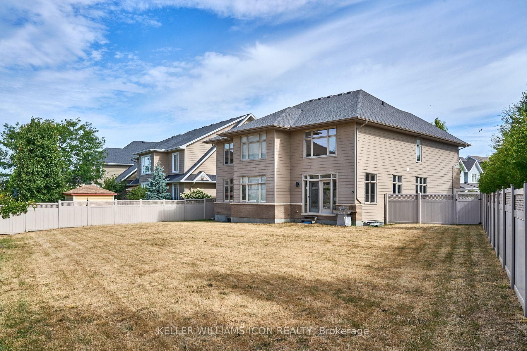 218 Gabbro Crescent photo 43