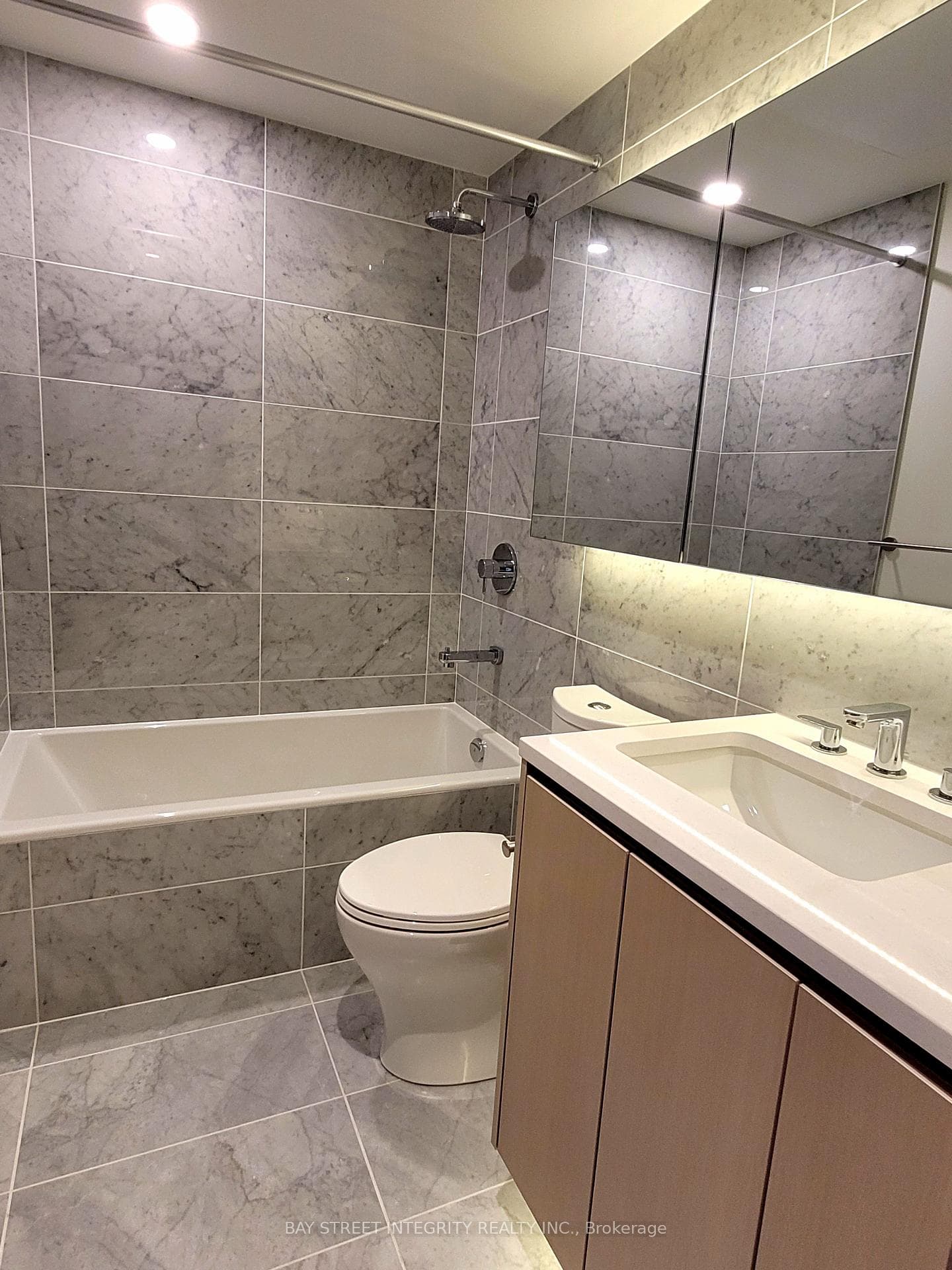 95 Mcmahon Drive Unit 708 photo 16
