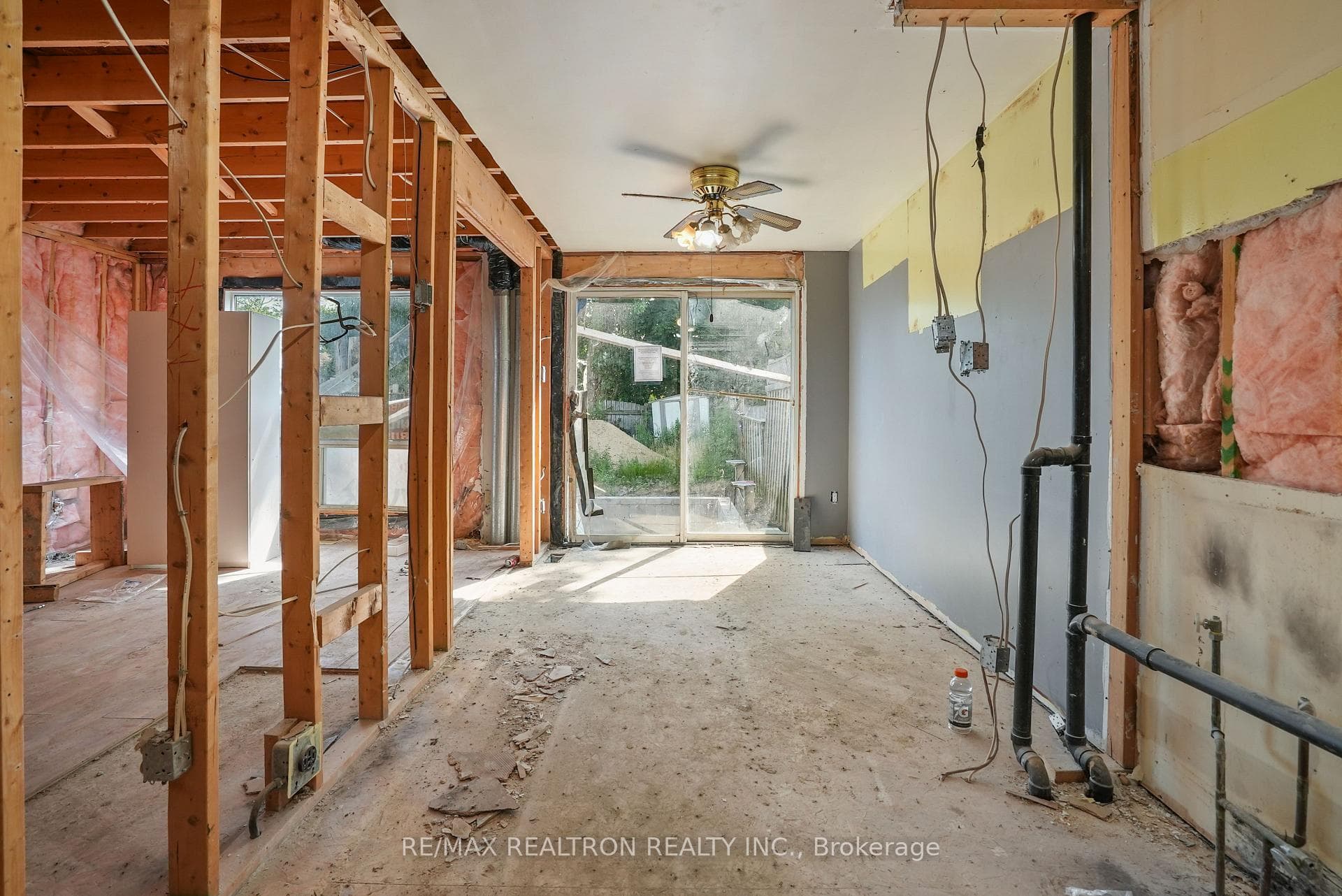 94 Mowat Crescent photo 13