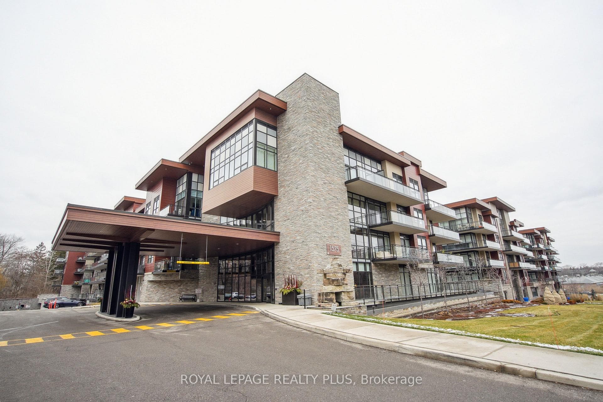1575 Lakeshore Road Unit 442 photo 32