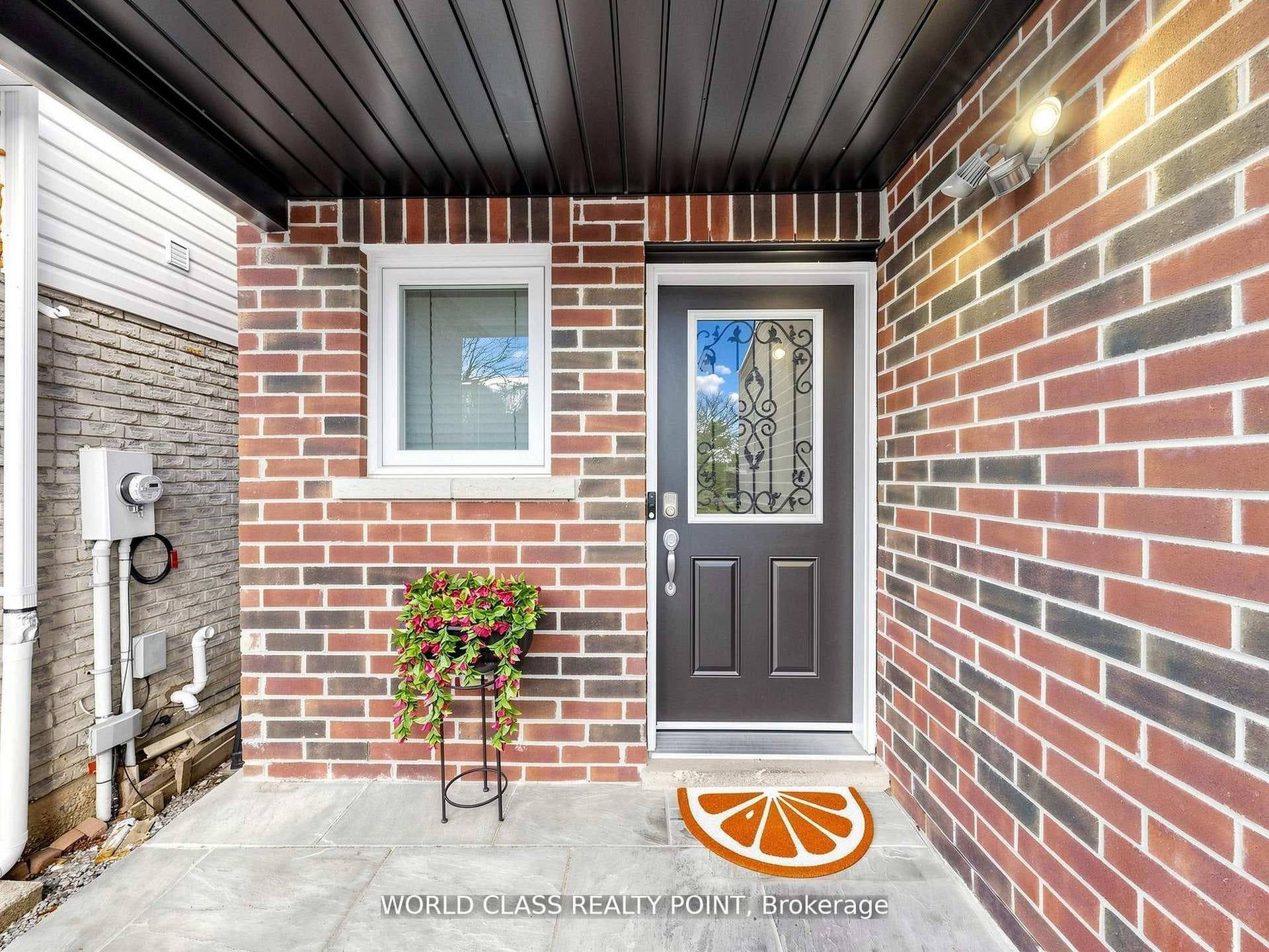 1638 Norwill Crescent photo 2