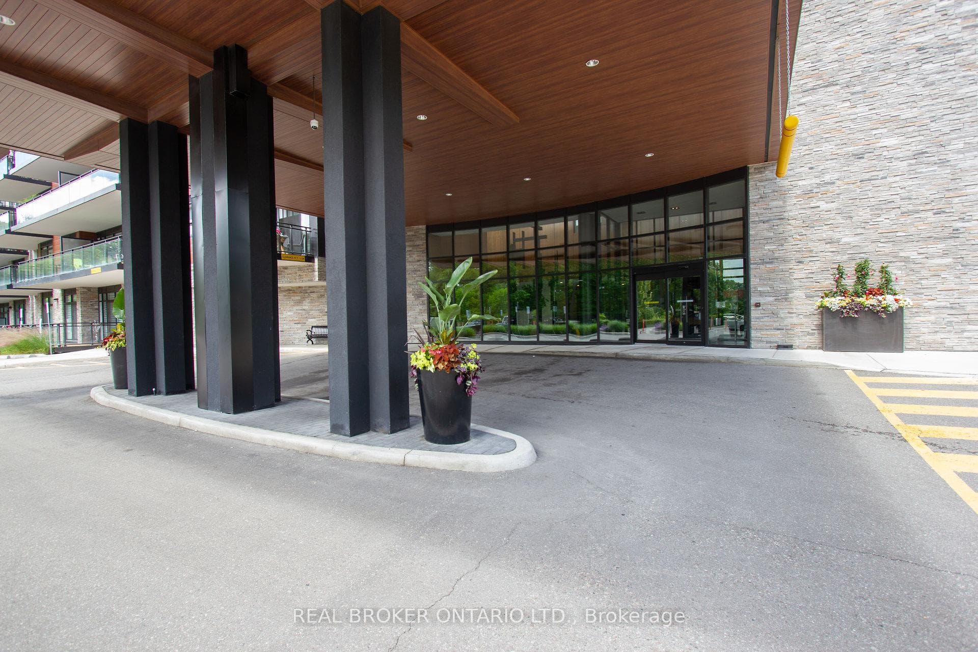 1575 Lakeshore Road Unit 161 photo 4