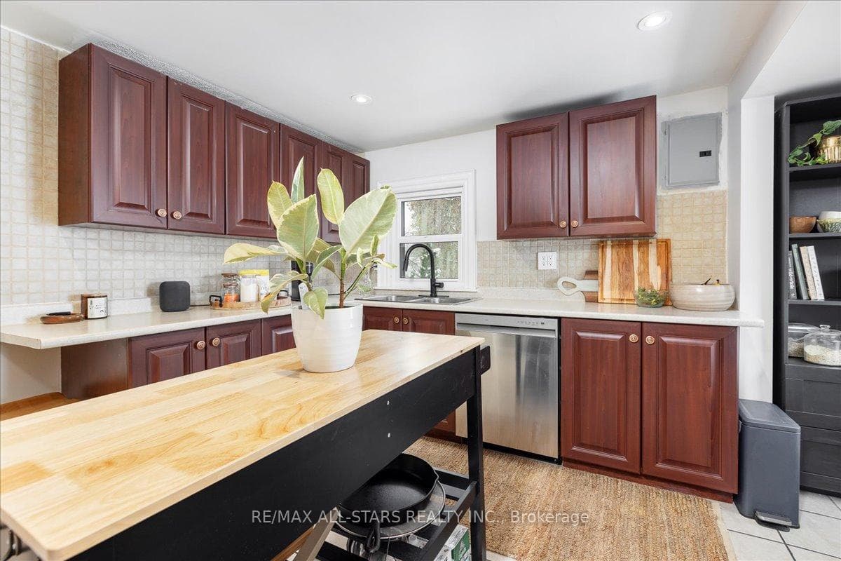 387 Ontario Street Unit Upper Unit photo 10