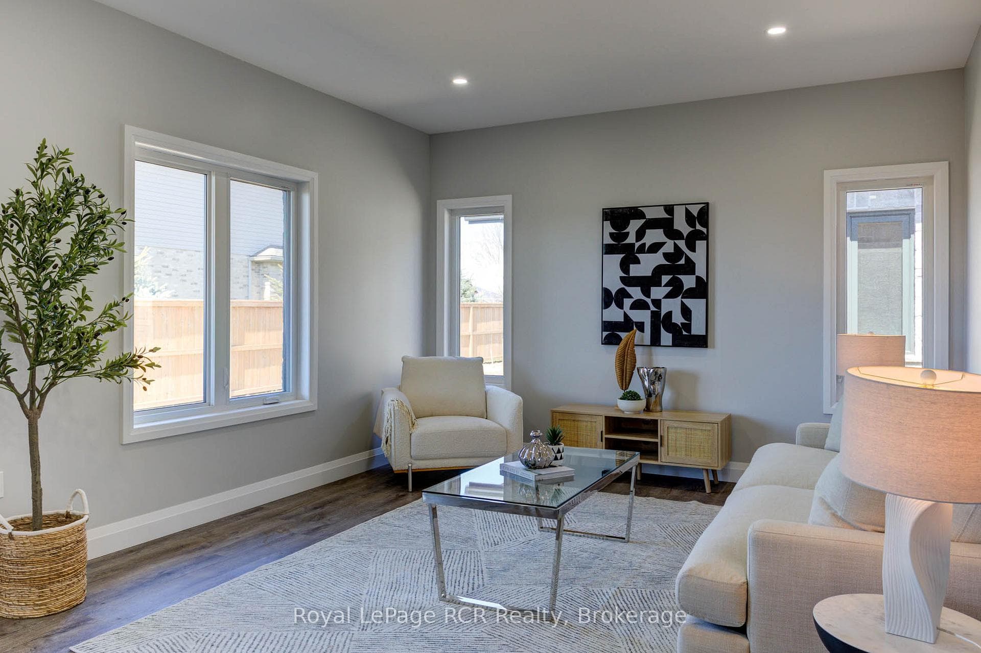 274 Queen Street photo 18