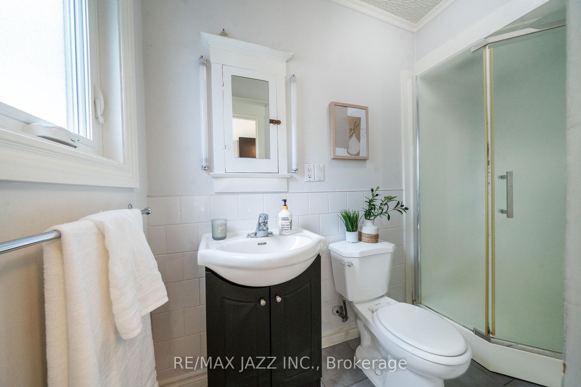 705 Mortimer Avenue photo 17