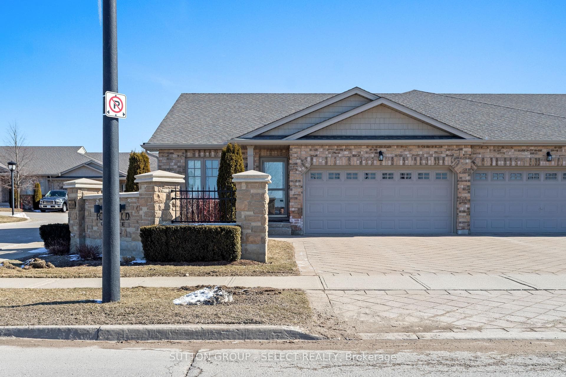 2094 Denview Avenue photo 2