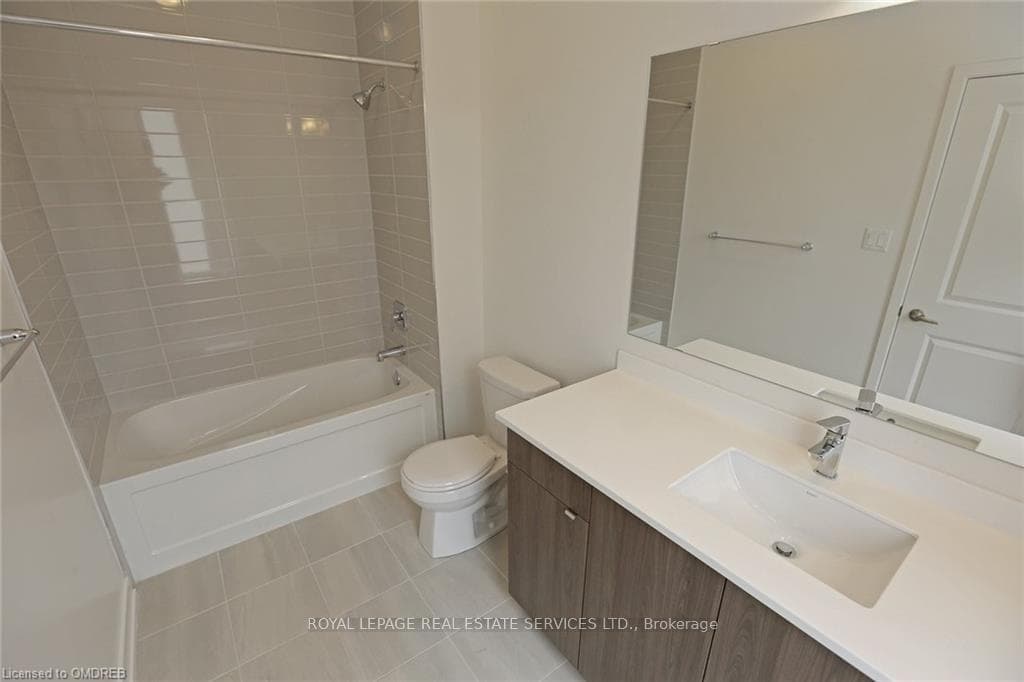 211 Squire Crescent Unit 2 photo 18