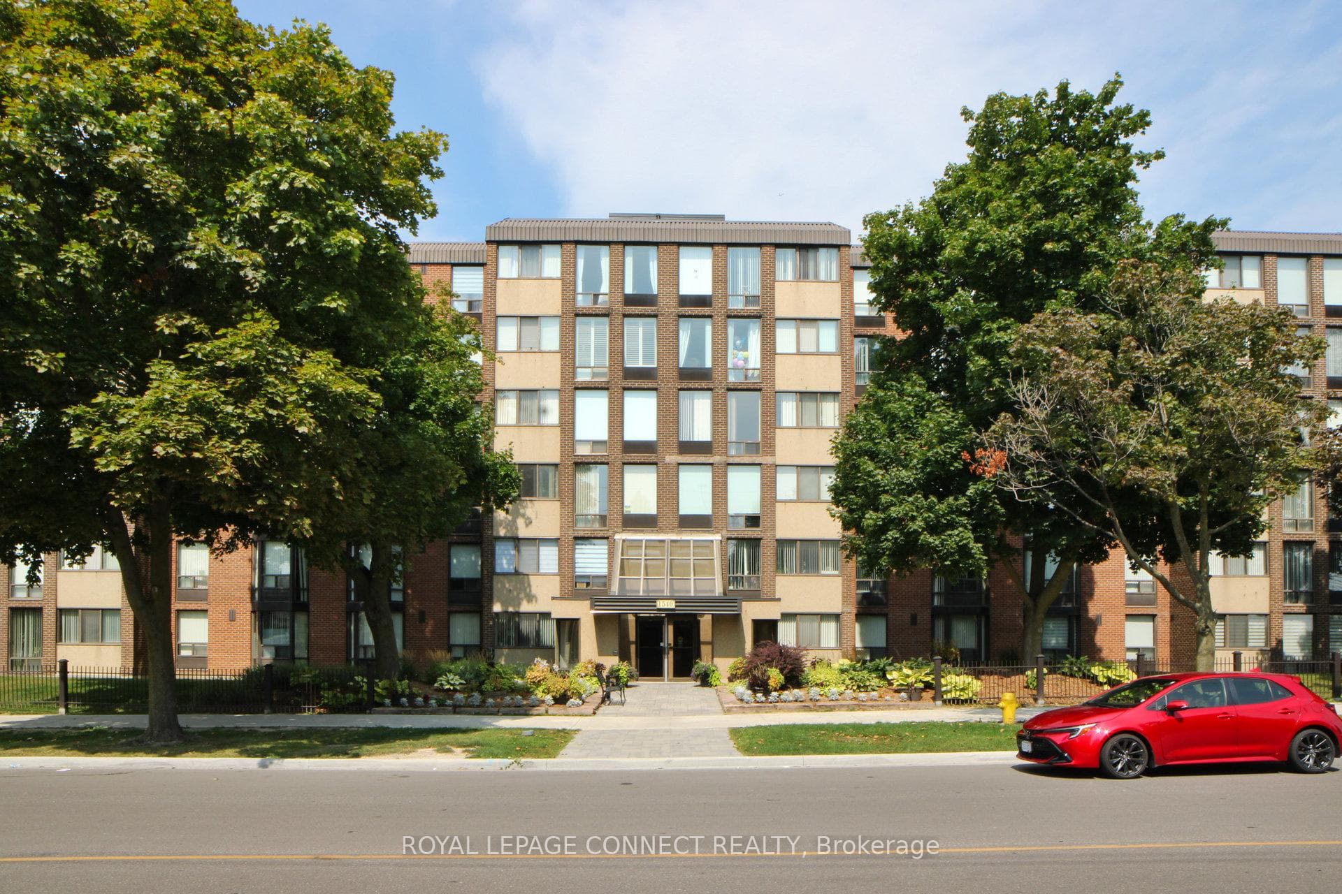 1540 Pickering Parkway Unit 408 photo 3