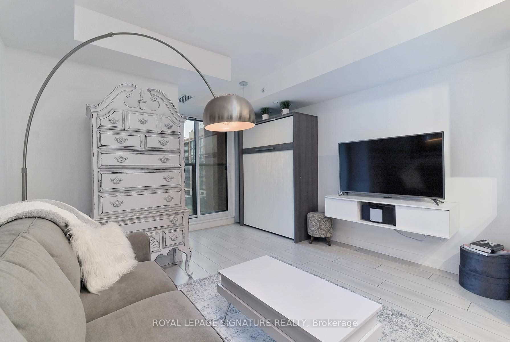 31 Tippett Road Unit 537 photo 4