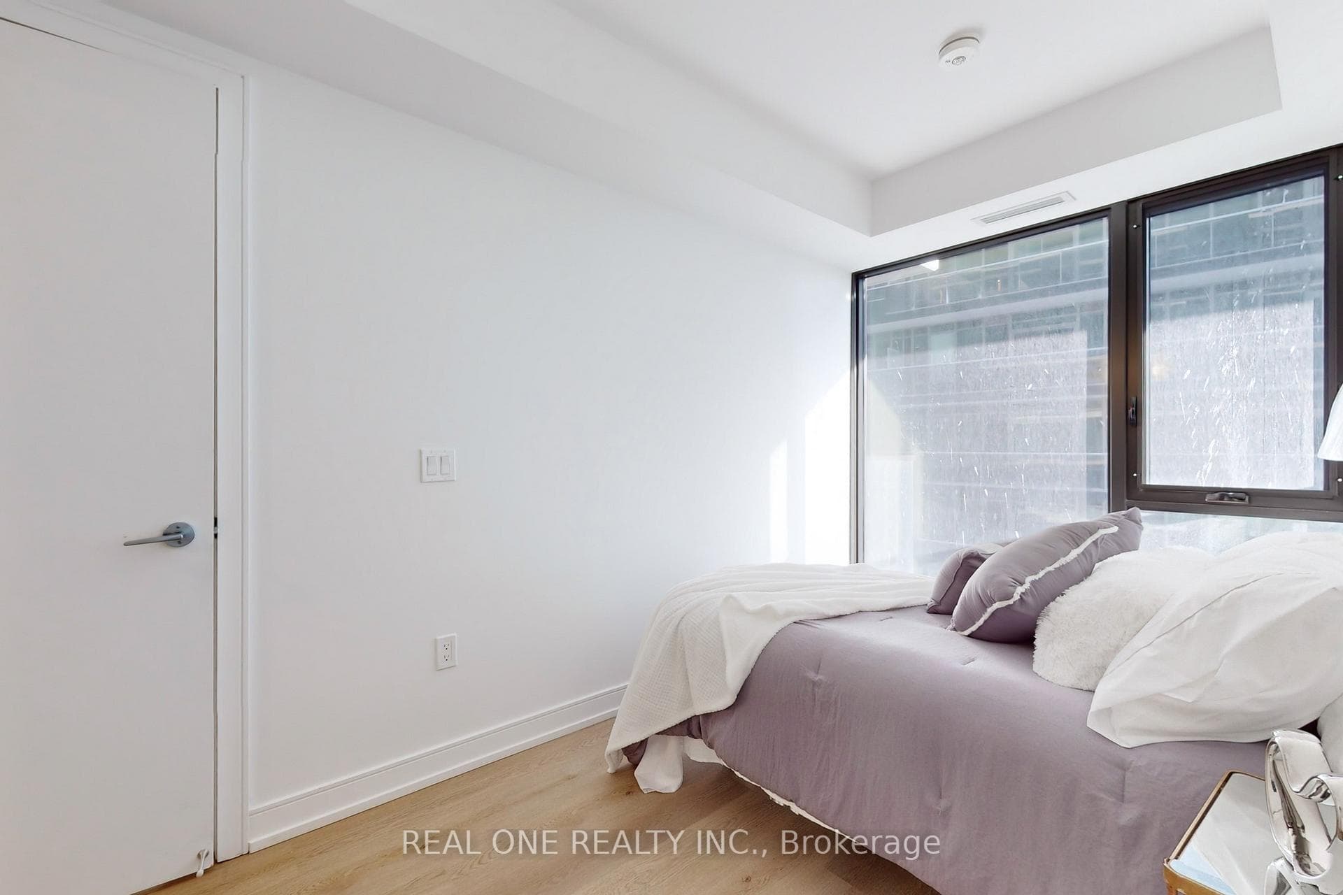 1 Jarvis Street Unit 821 photo 26