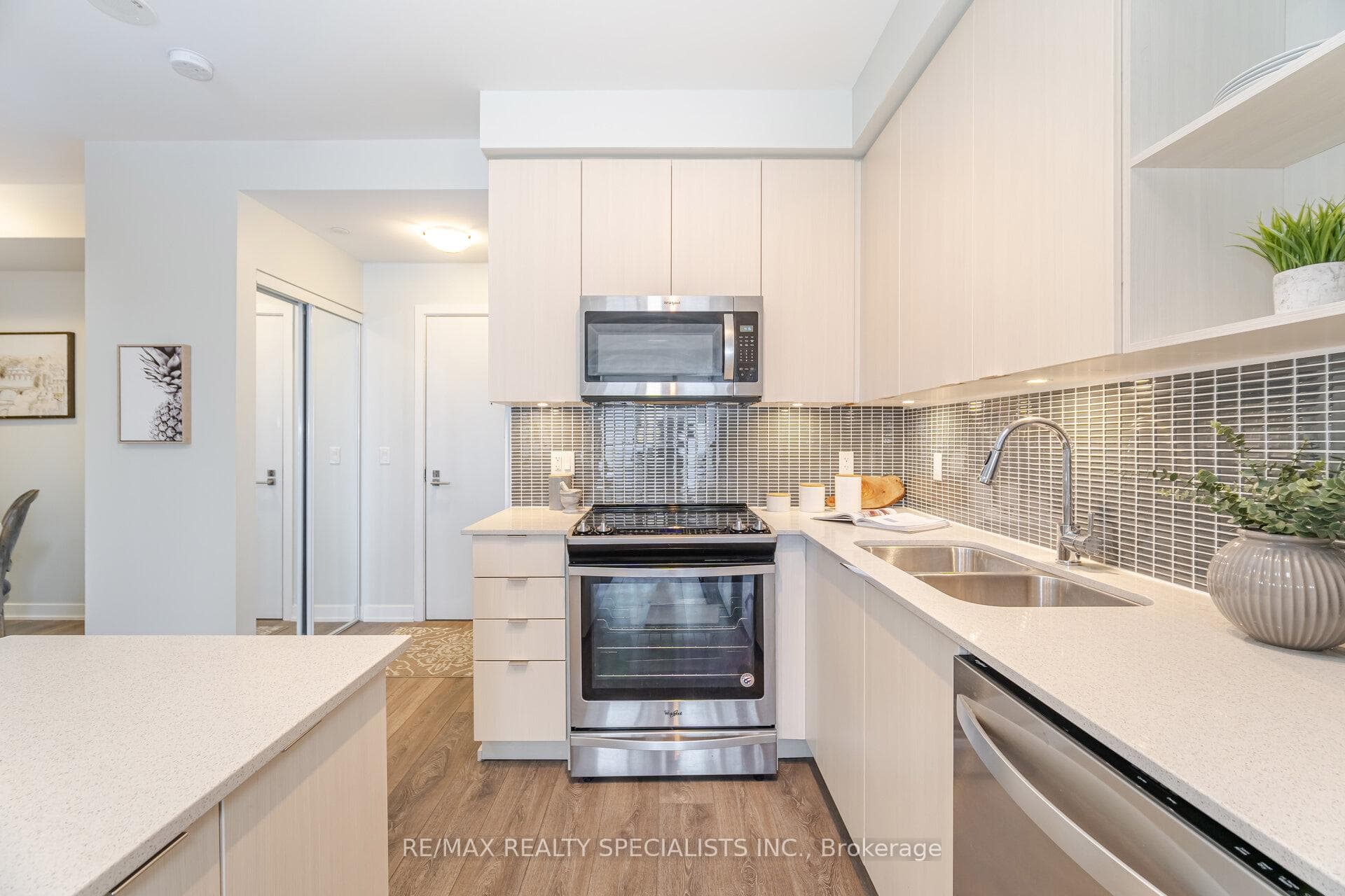 4655 Glen Erin Drive Unit 1709 photo 3