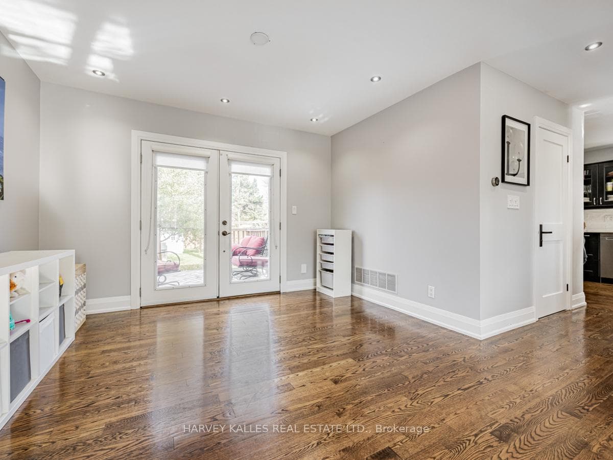 24 Westdale Drive photo 3