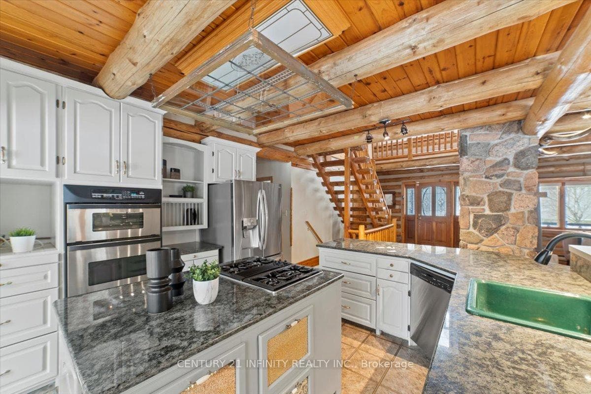 2296 Boundary Road photo 12