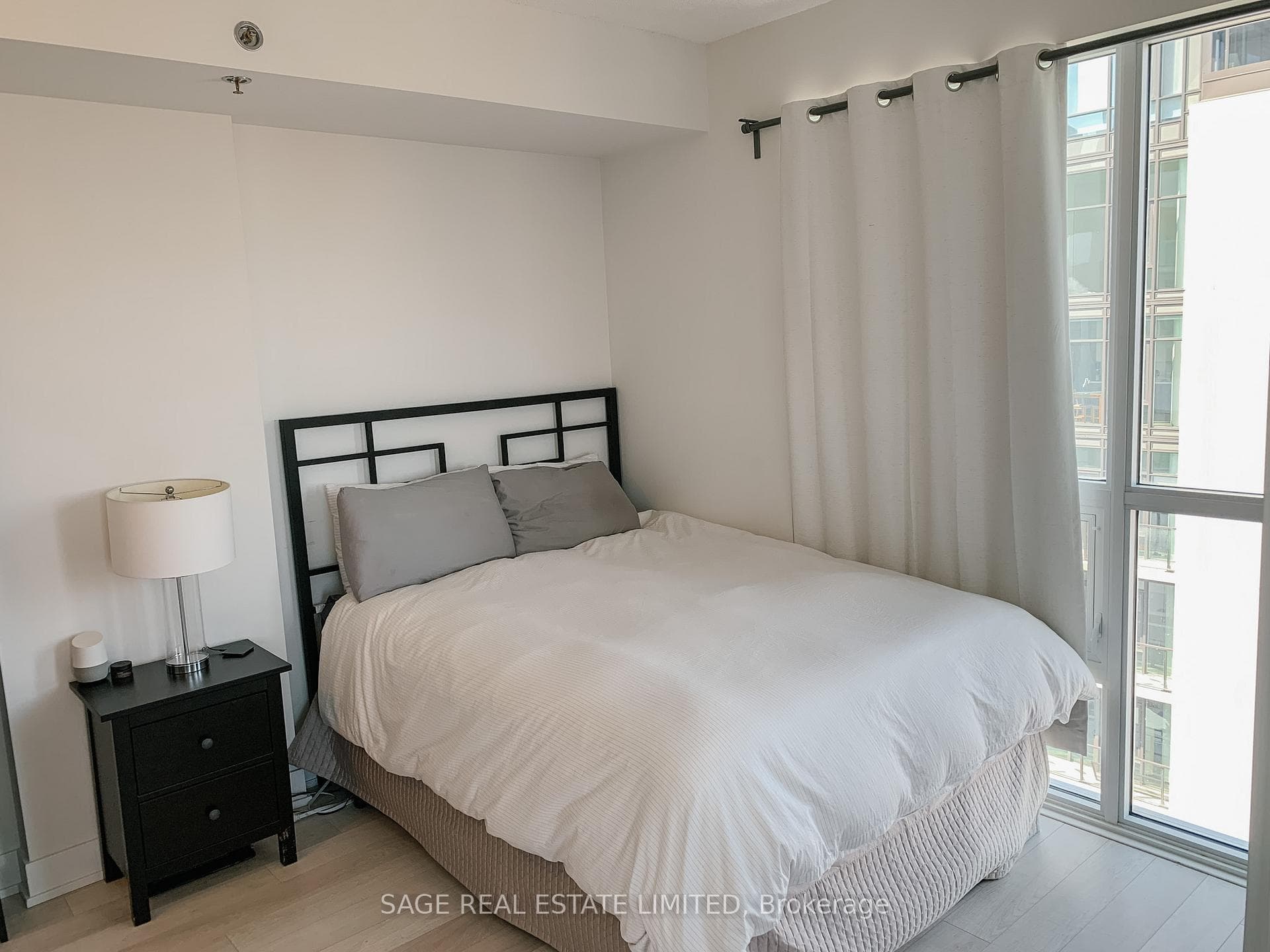 318 Richmond Street Unit 2511 photo 11