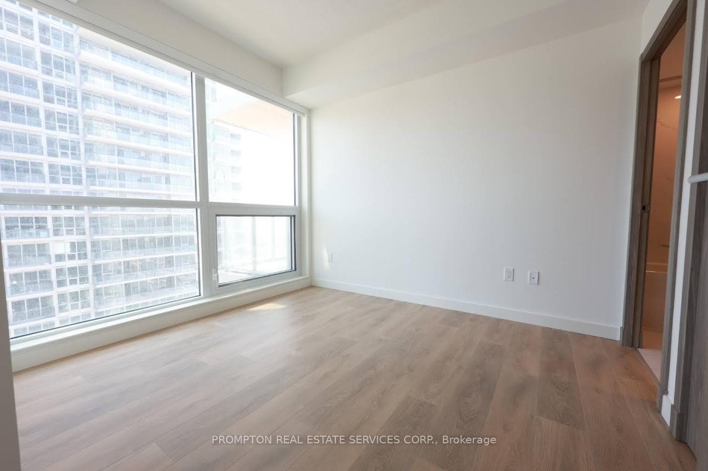 27 Mcmahon Drive Unit 1712 photo 7