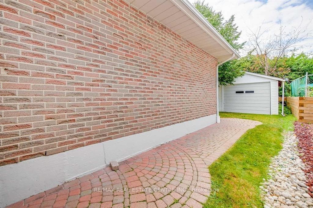 151 Otter Crescent photo 14