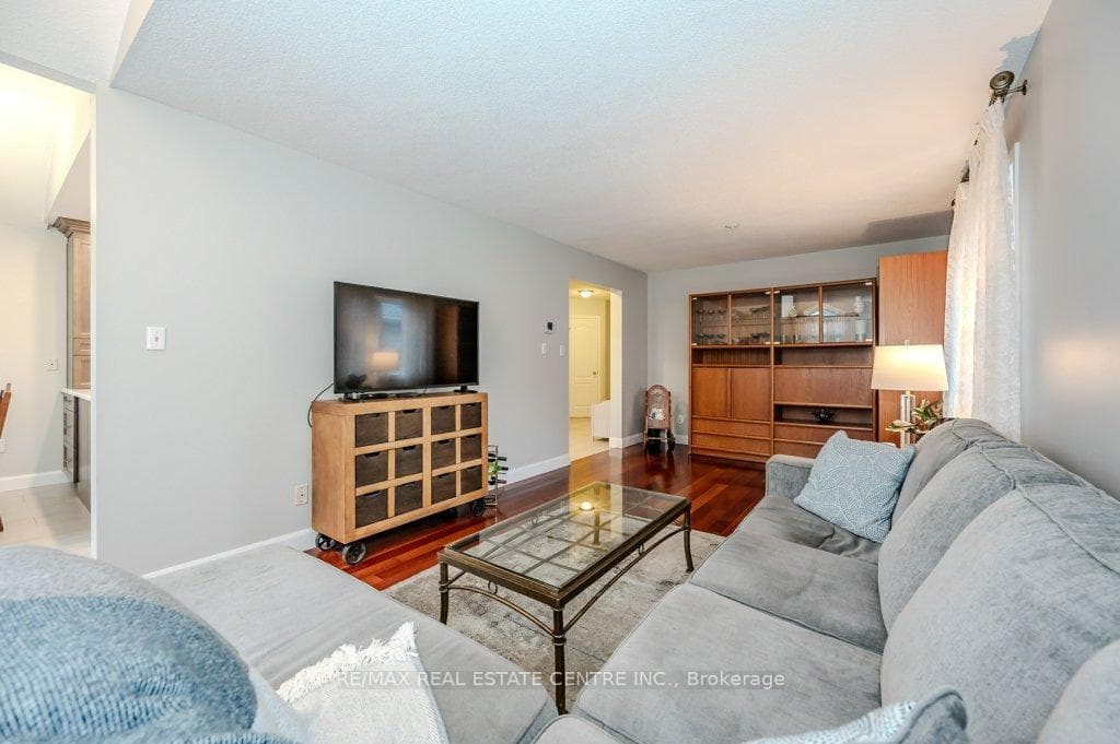 59 Julia Crescent photo 9