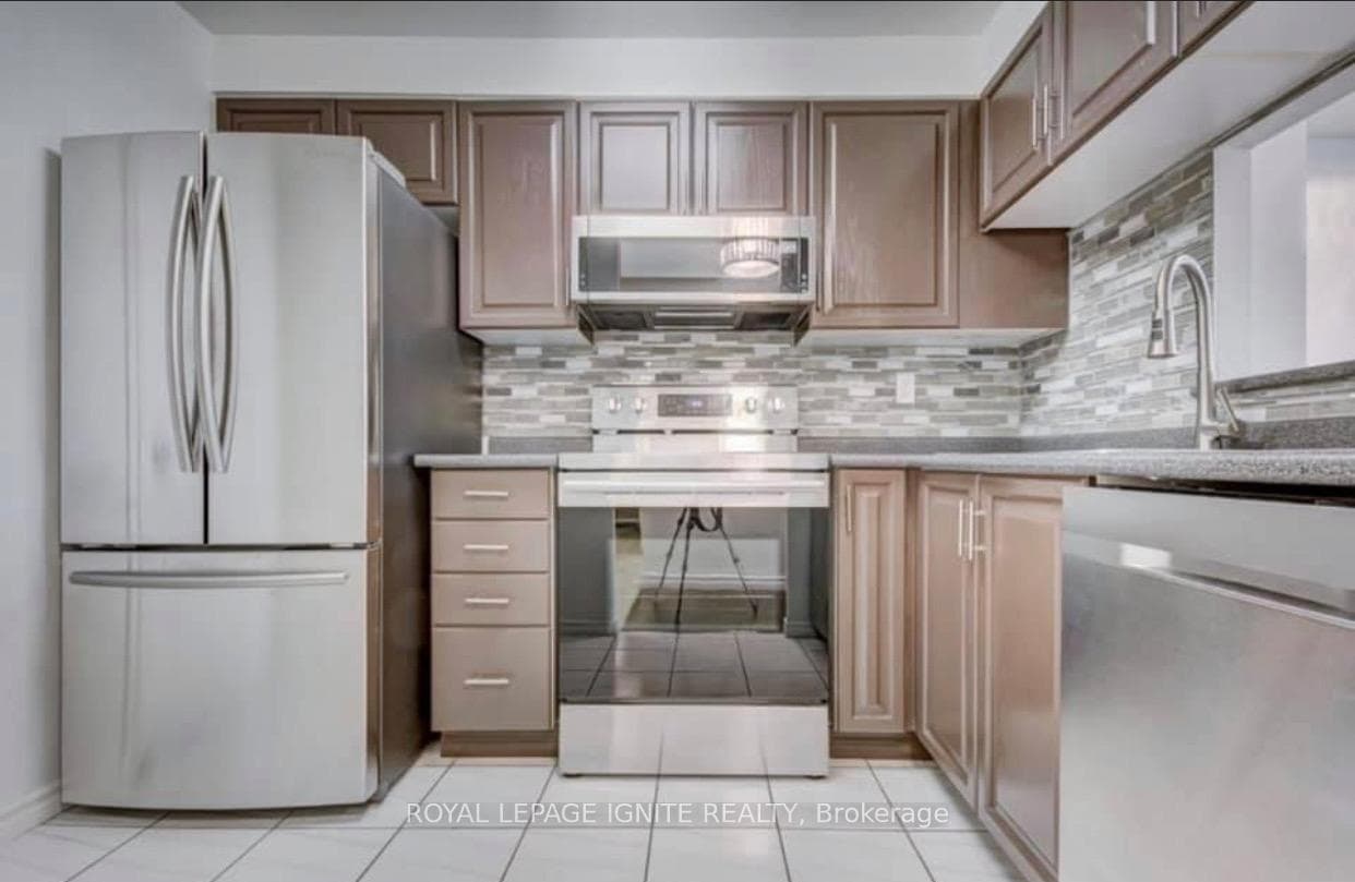 3231 Eglinton Avenue Unit 201 photo 6