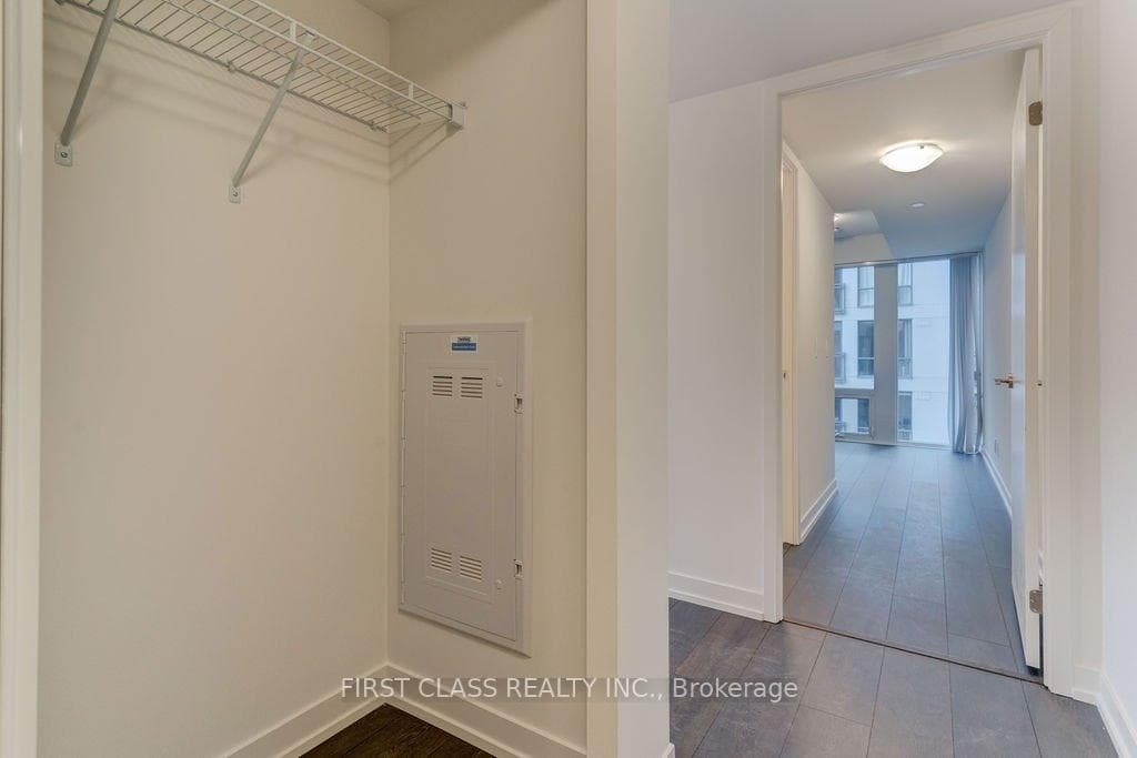 60 Shuter Street Unit 912 photo 2