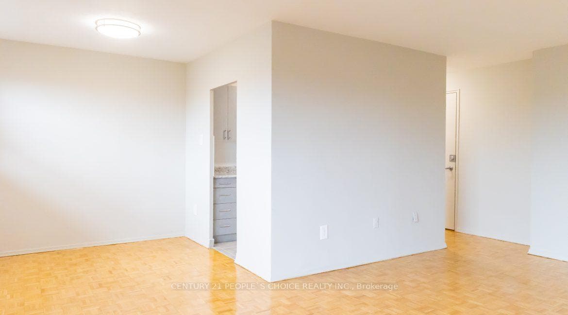 1051 Seneca Avenue Unit 309 photo 2