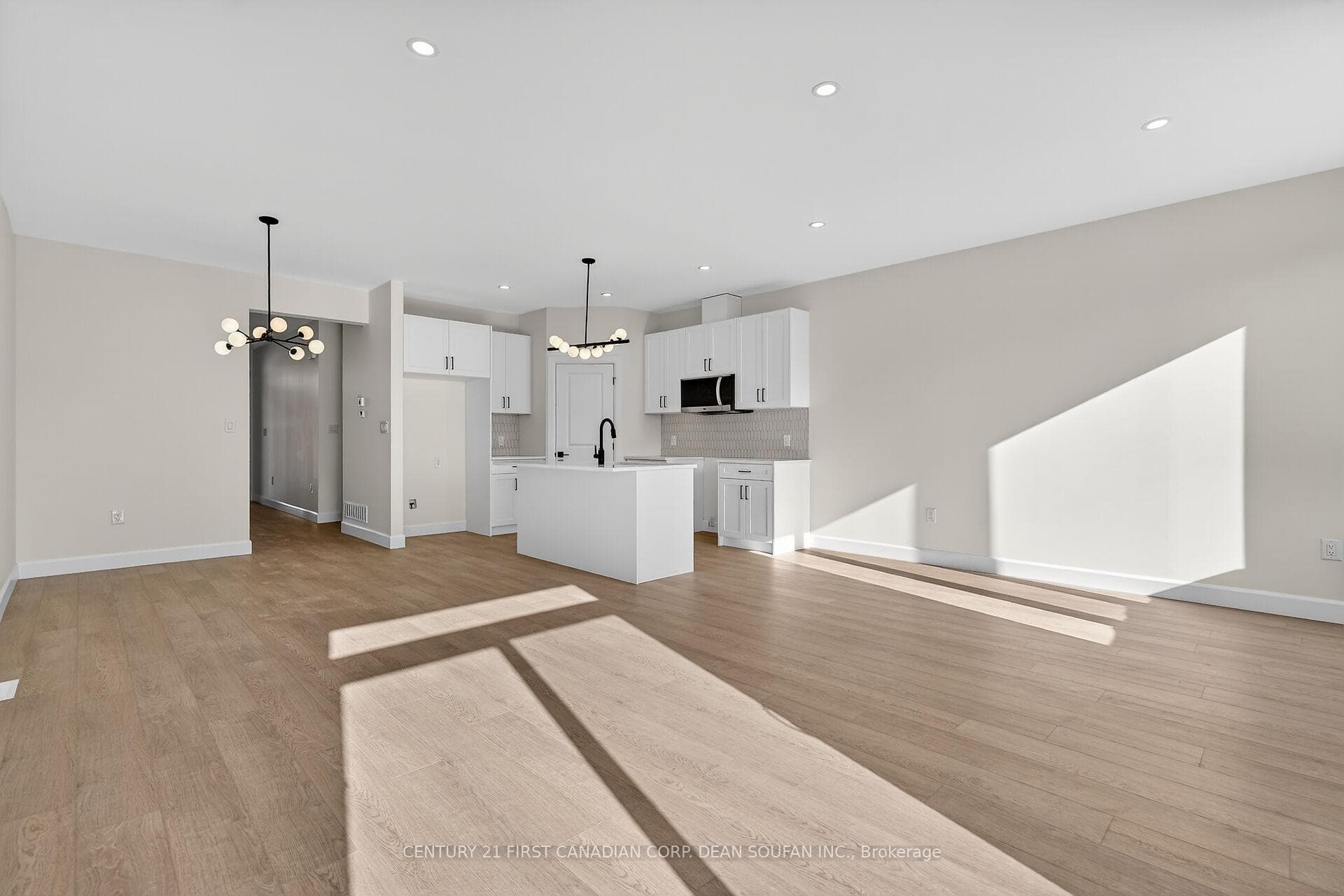 845 Catalpa Square photo 21