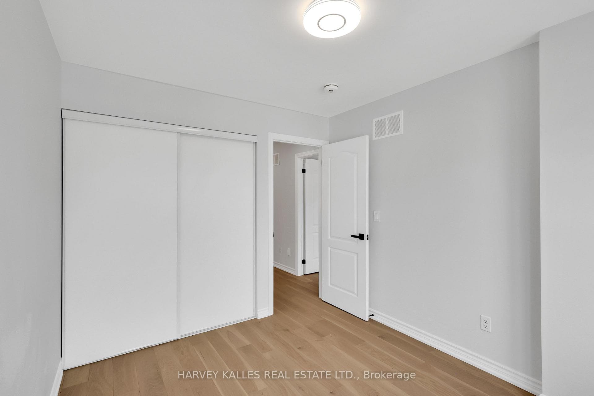 170 Boadway Crescent photo 34