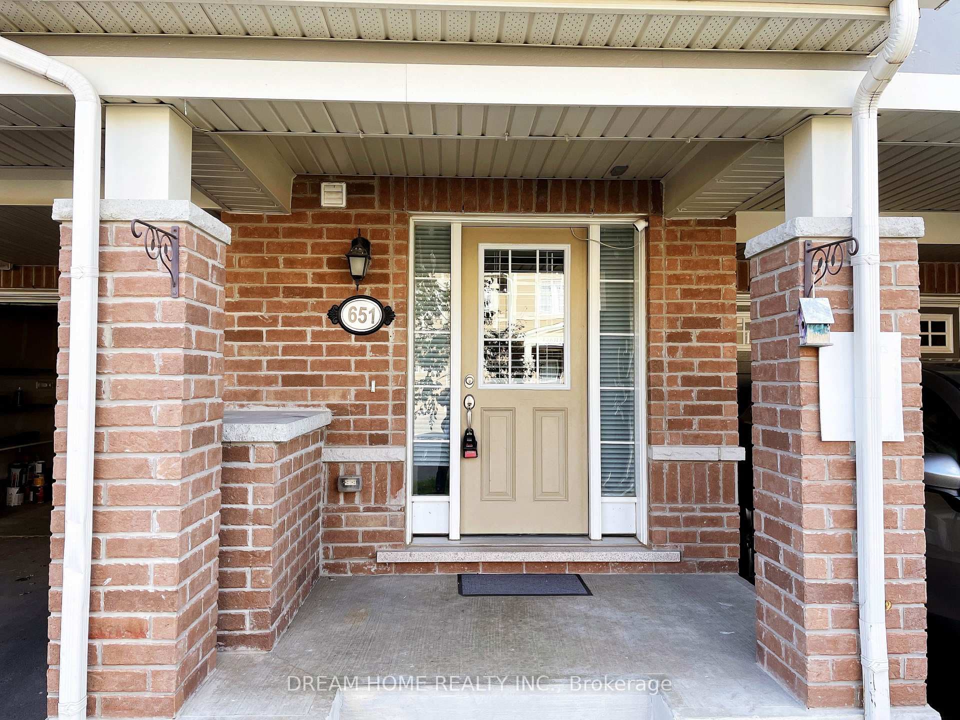 651 Laking Terrace photo 2