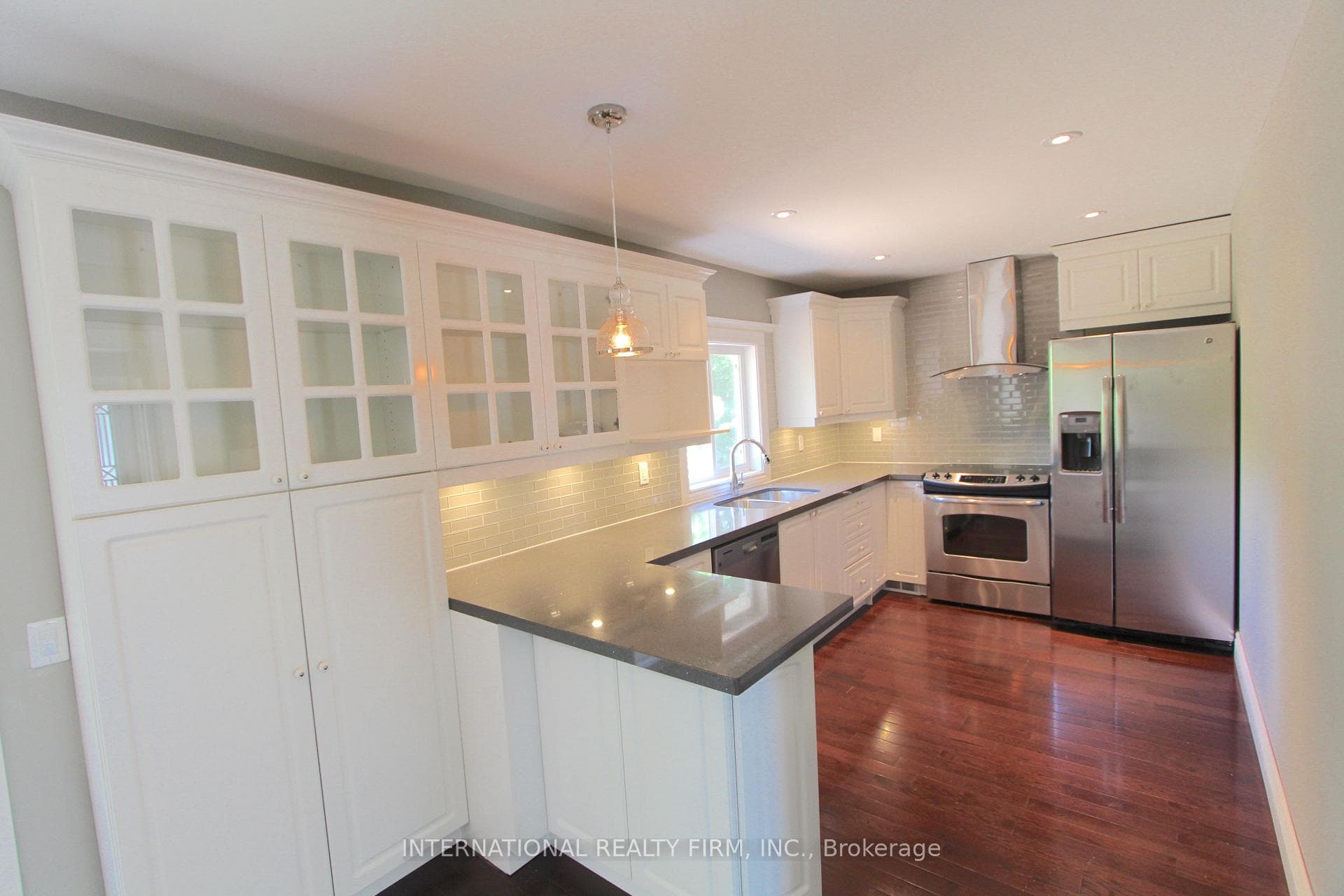 15 Pioneer Drive photo 3