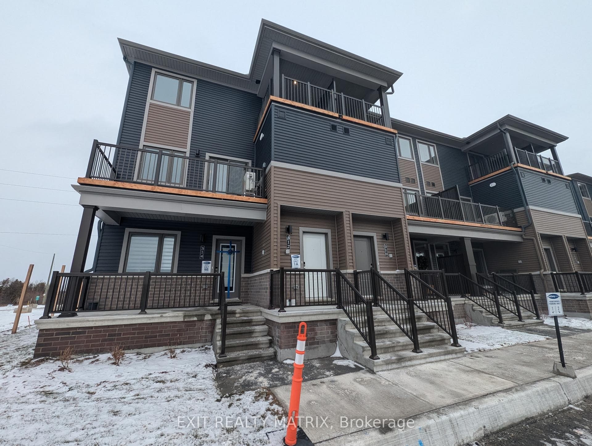 312 Parnian Private N/A photo 1