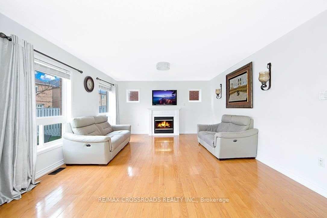 7 McAlpine Avenue photo 11