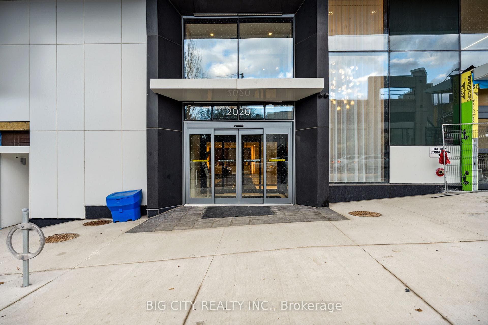 2020 Bathurst Street Unit 1202 photo 2