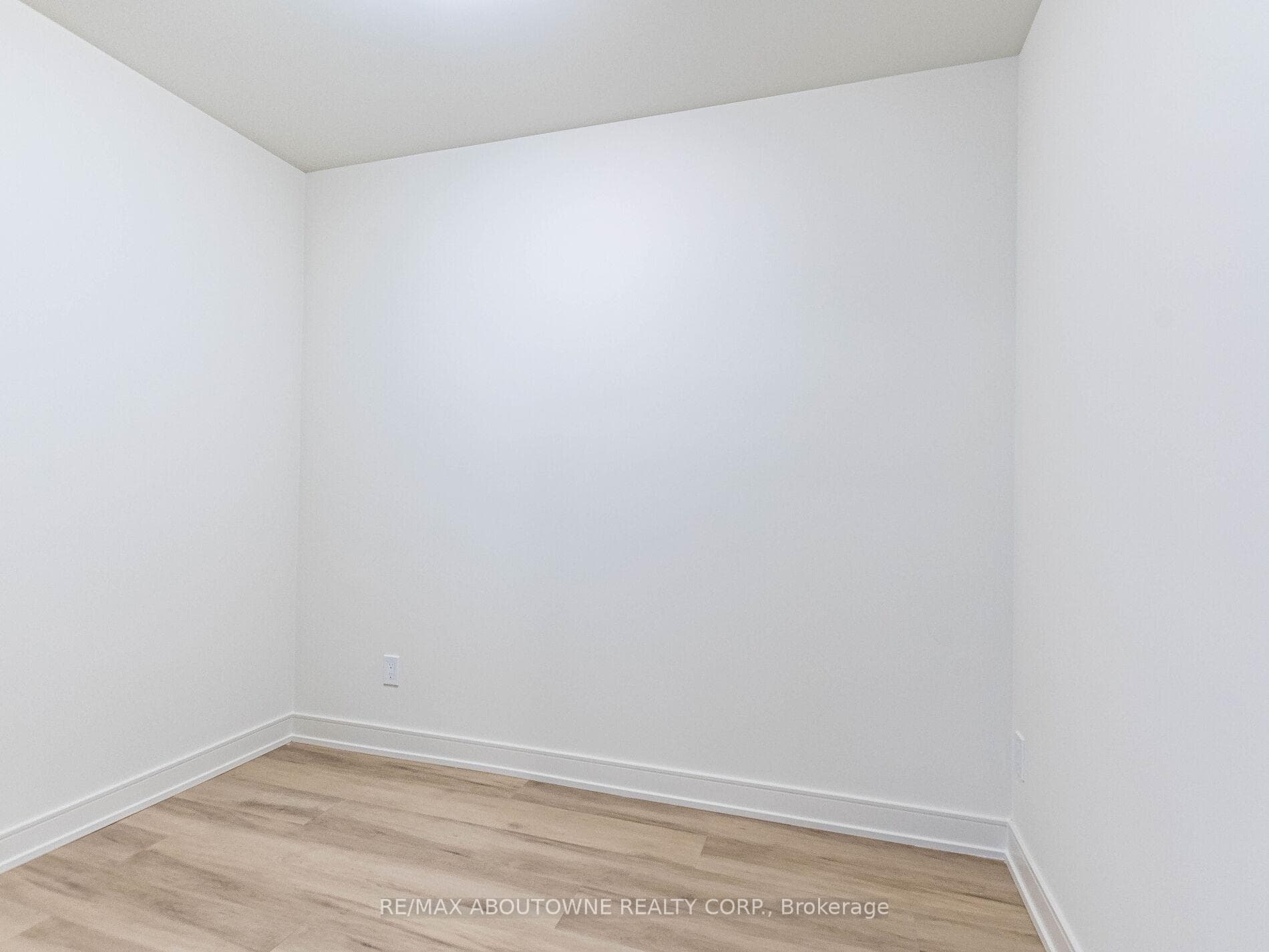 8020 Derry Road Unit 2401 photo 28