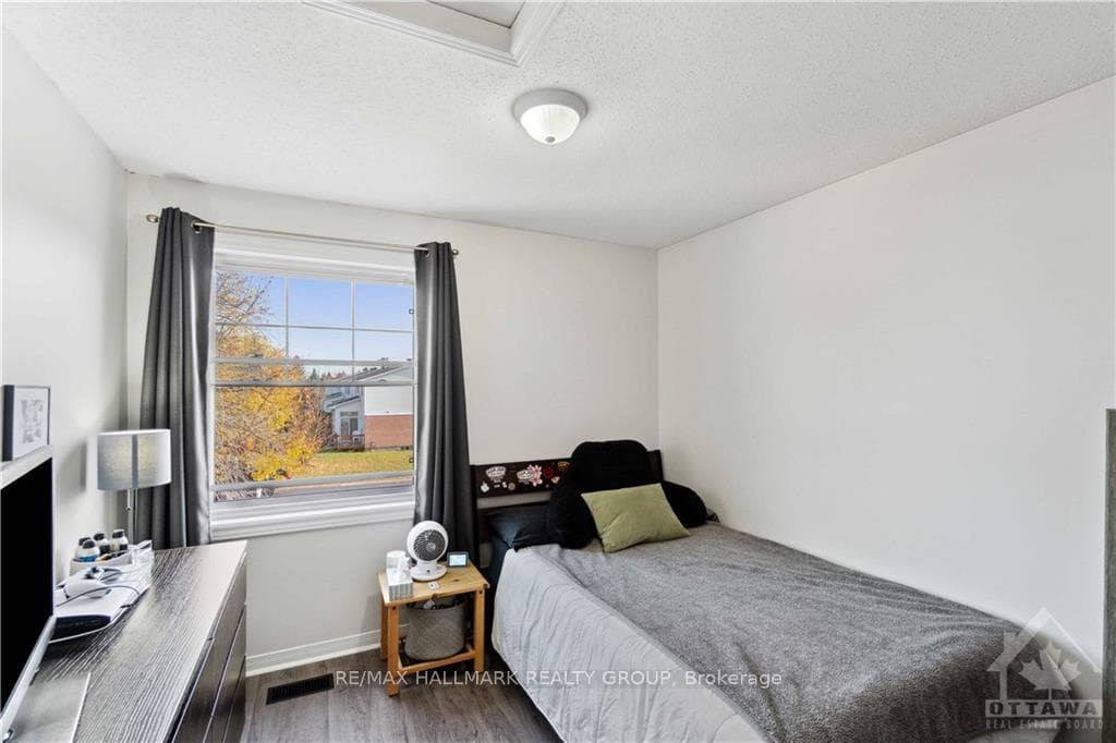 120 WHALINGS Circle photo 18