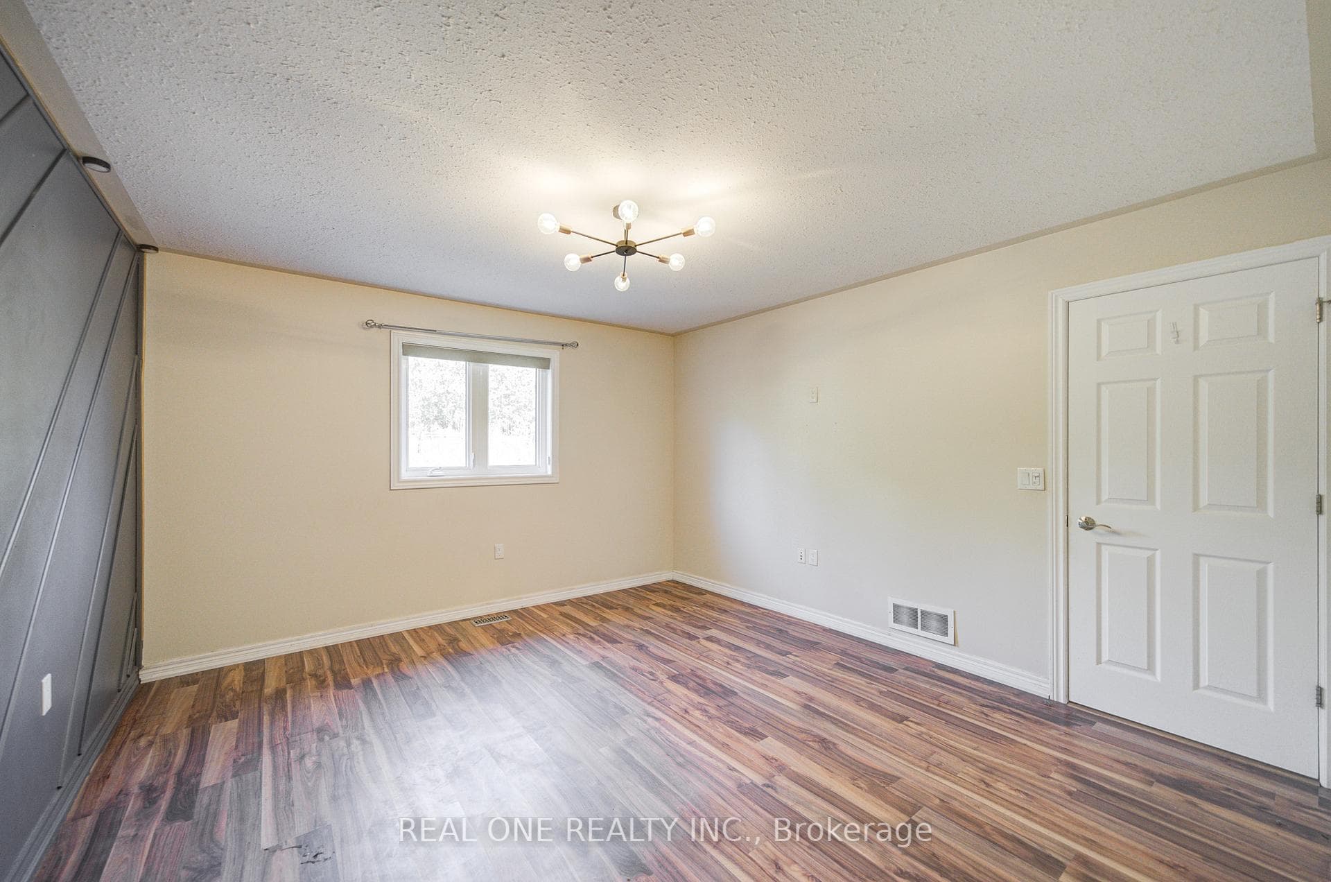 105 Milroy Drive photo 22