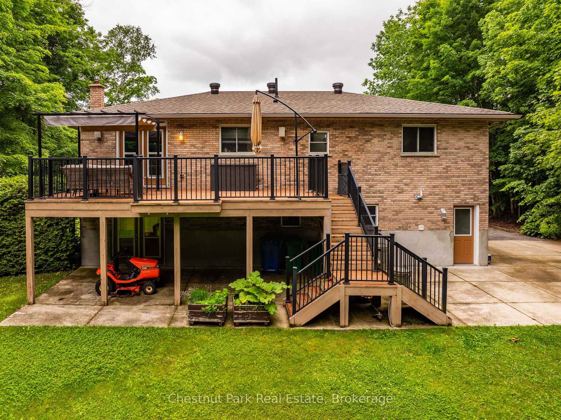 GREAT LOWER PATIO TOO!