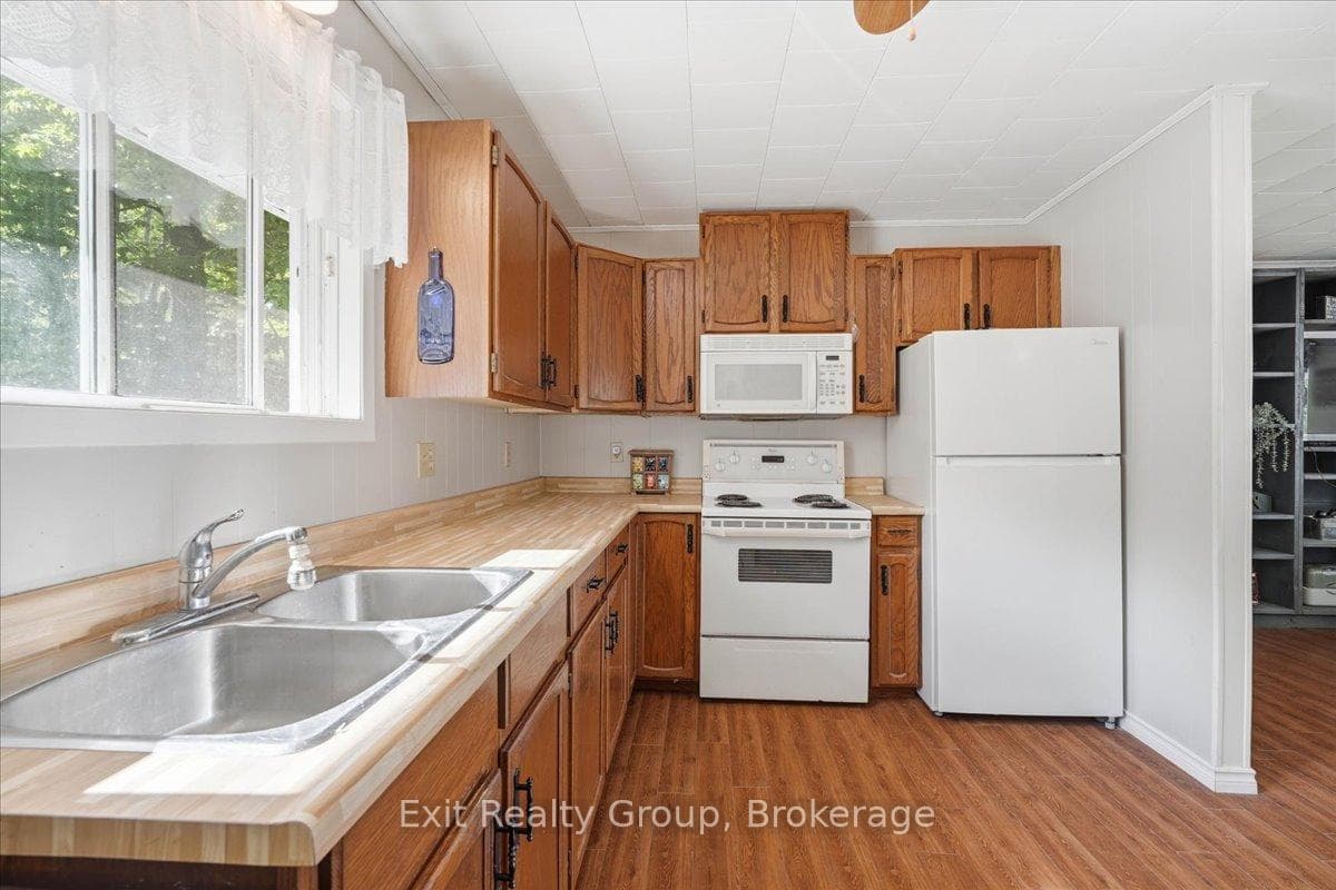 14 Cedar Lane photo 9