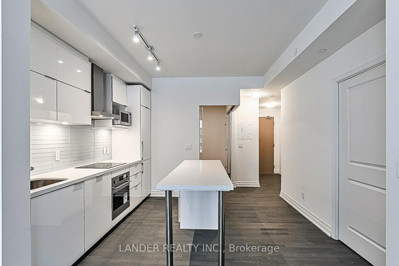 8 ROUGE VALLEY Drive Unit 502B photo 7