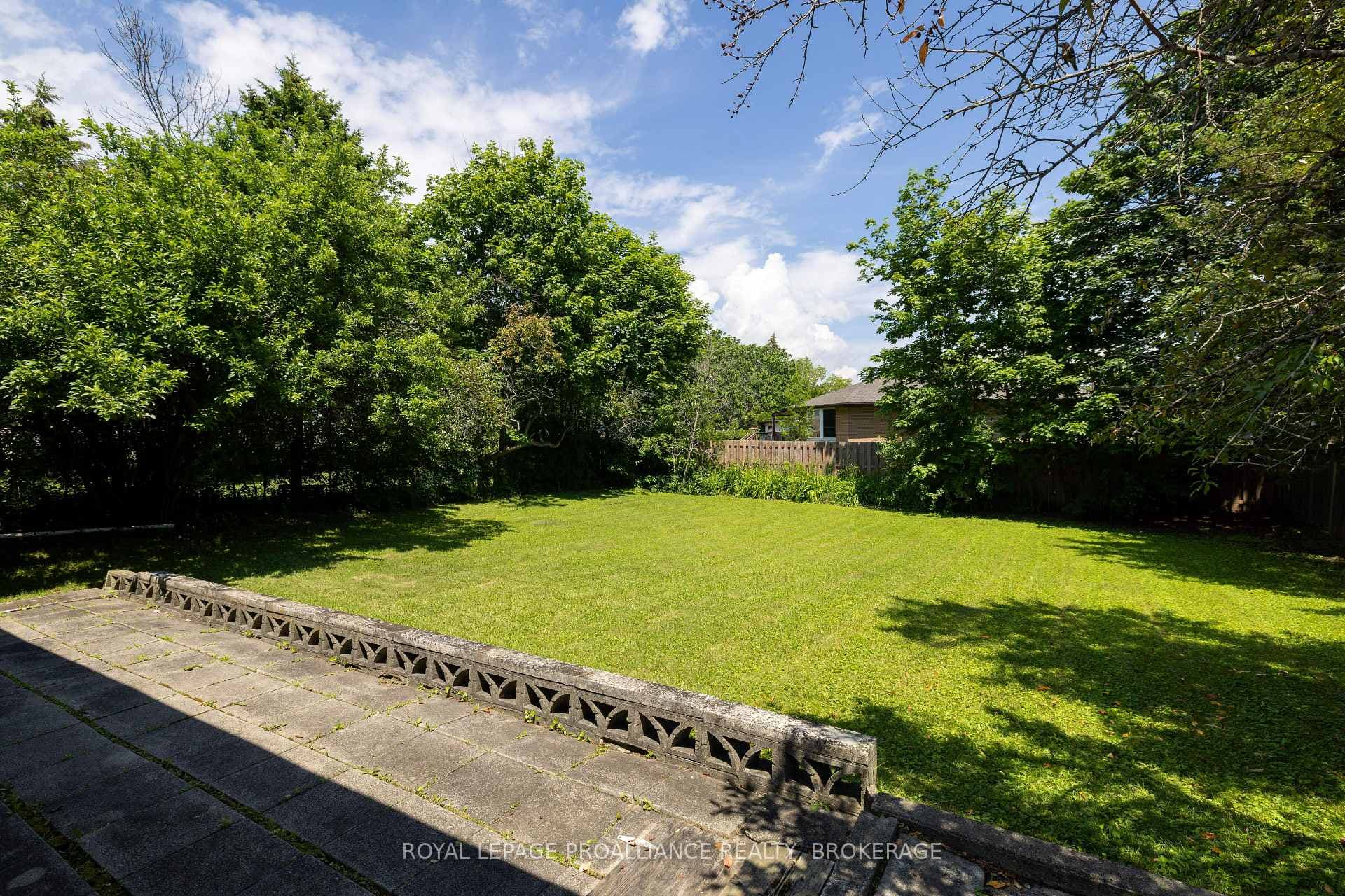 15 Park Crescent photo 25