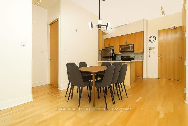 562 Eglinton Avenue Unit 307 photo 3
