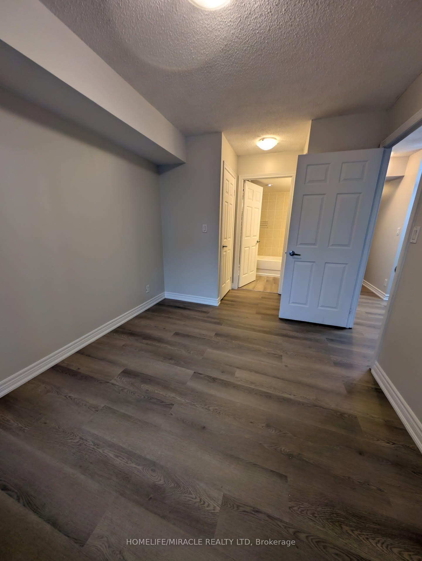 225 Wellesley Street Unit 607 photo 15