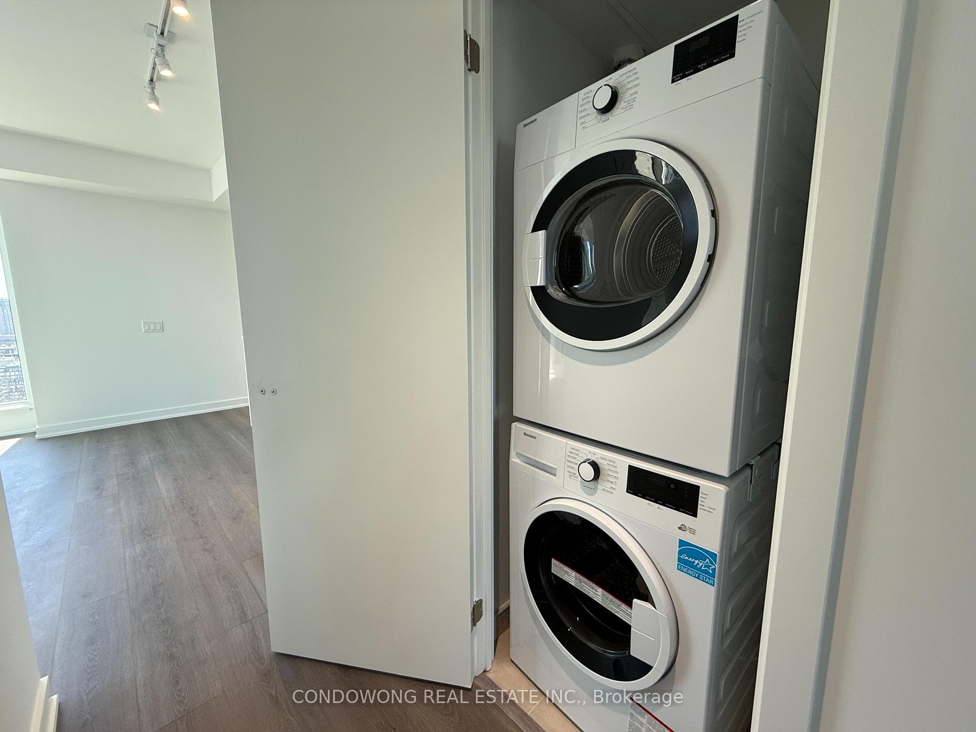 8 Wellesley Street Unit 3309 photo 11