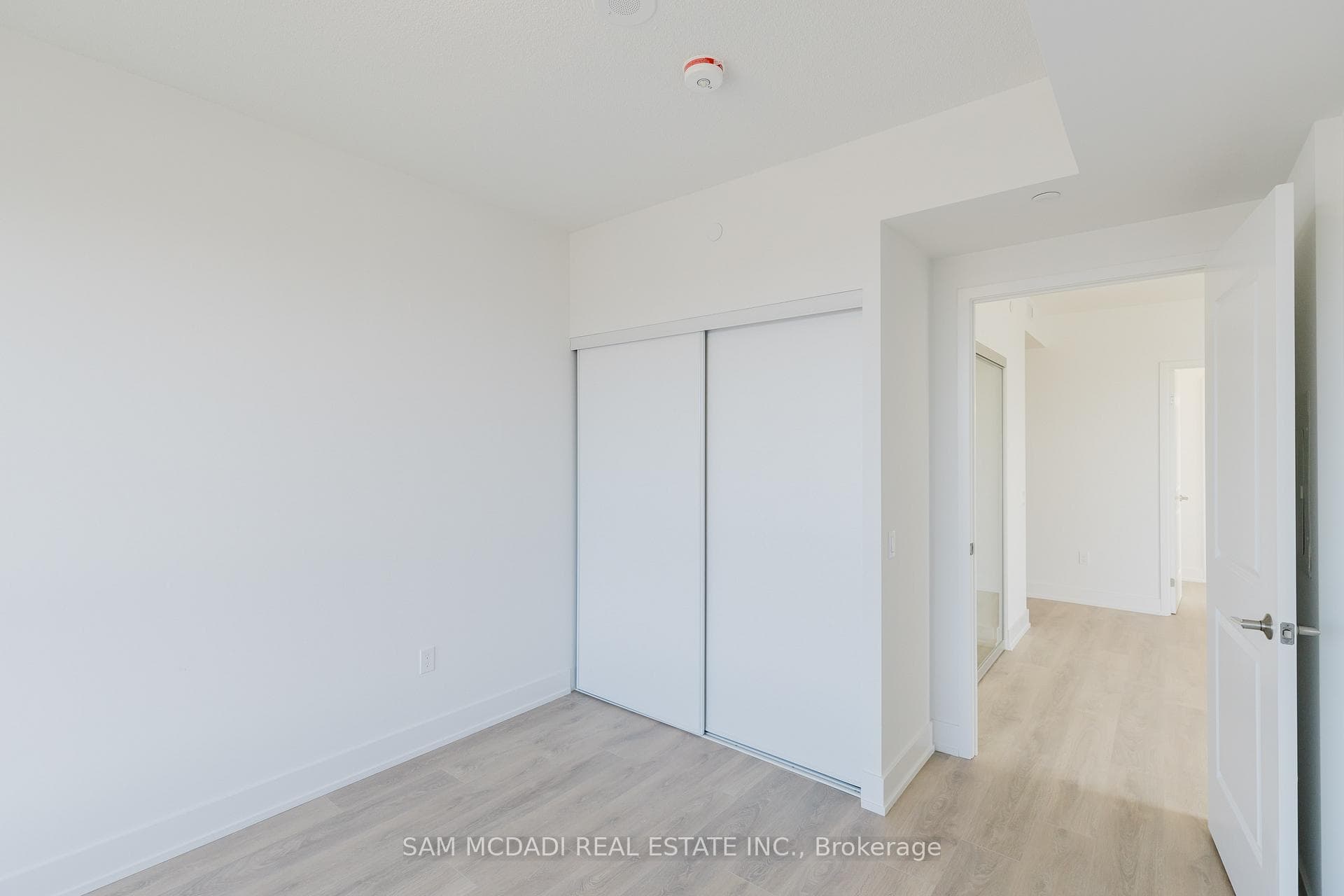202 Burnhamthorpe Road Unit 2003 photo 12