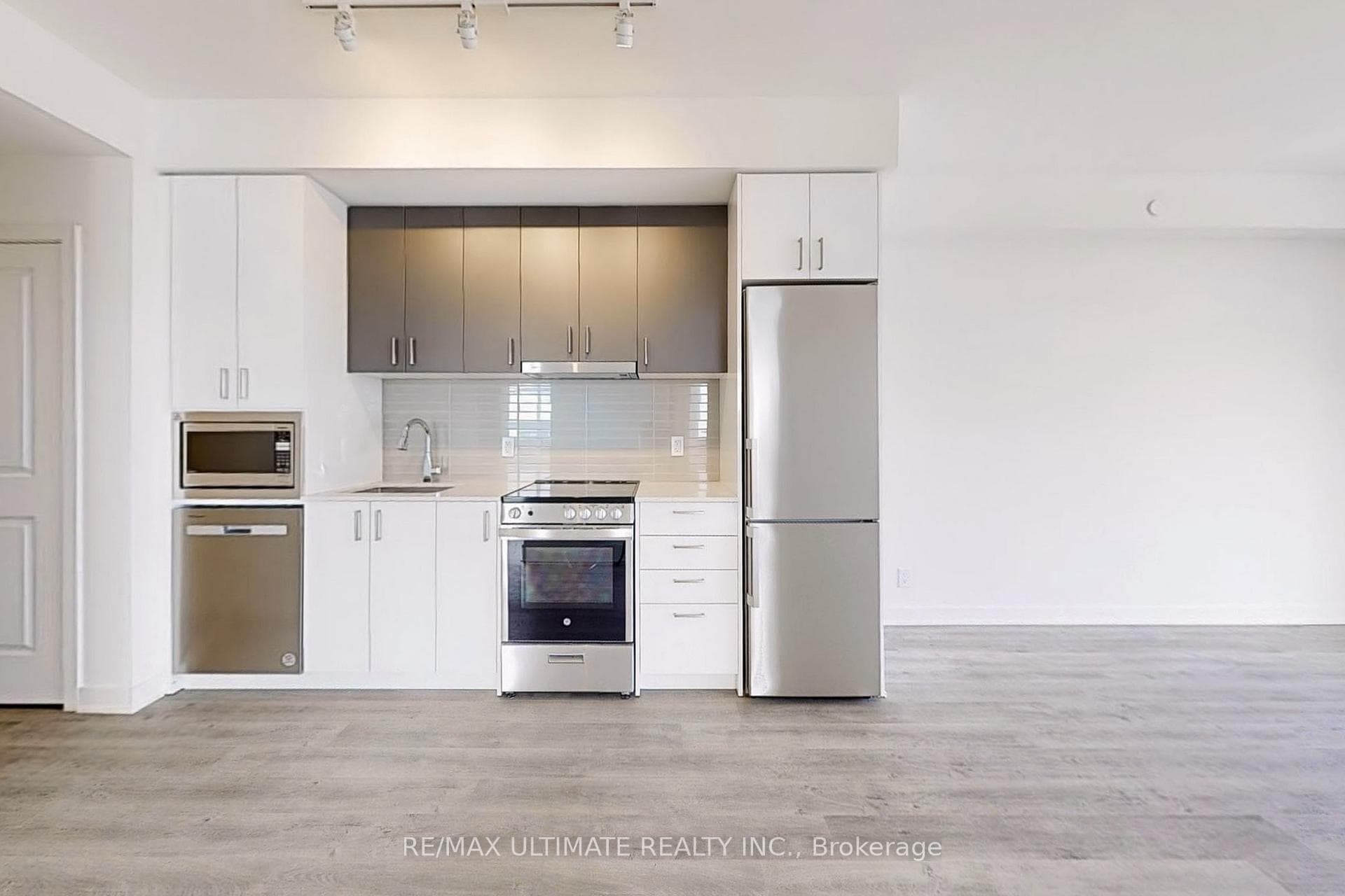 50 Upper Mall Way Unit B911 photo 8