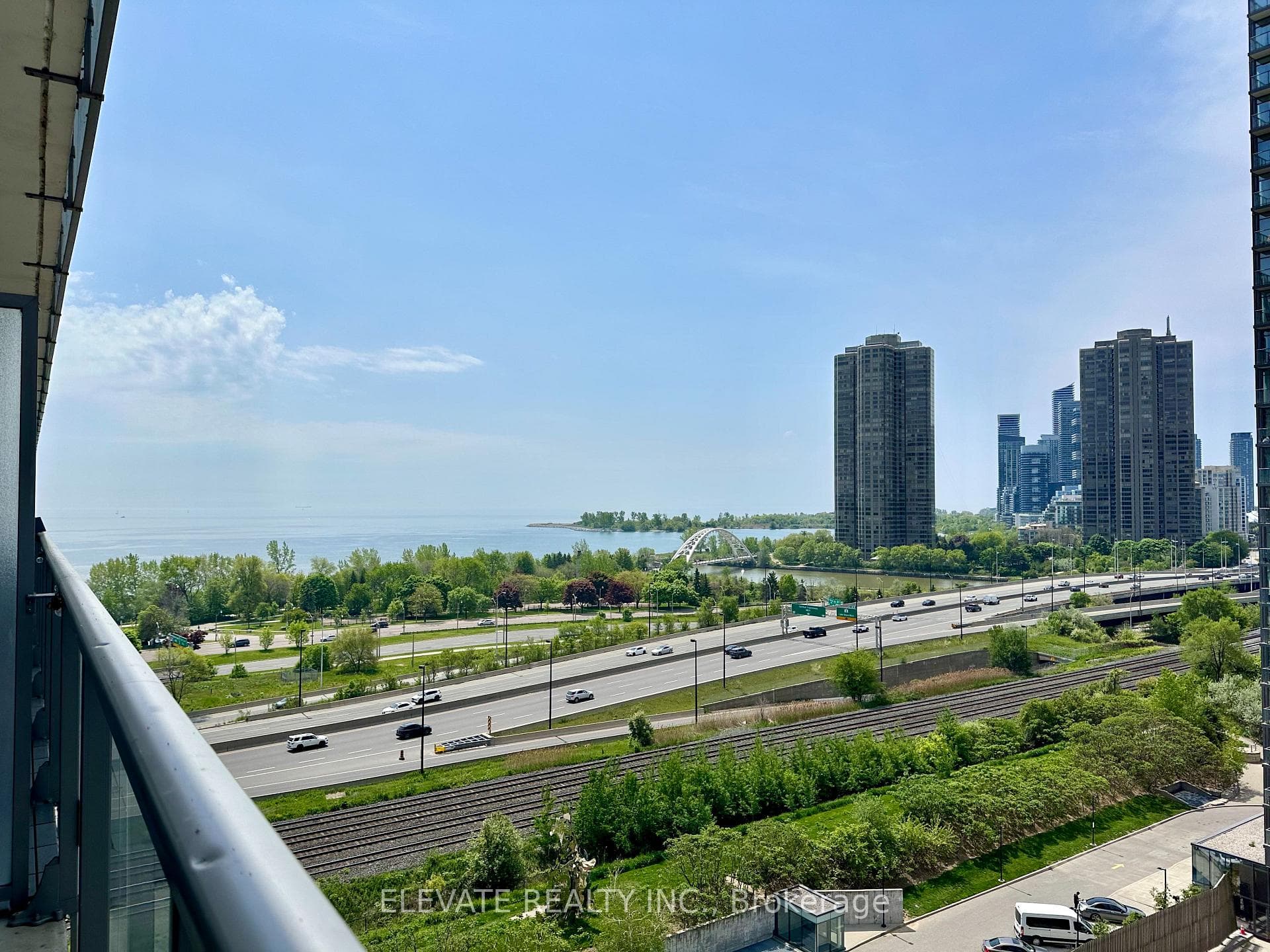 103 The Queensway Avenue Unit 1110 photo 8