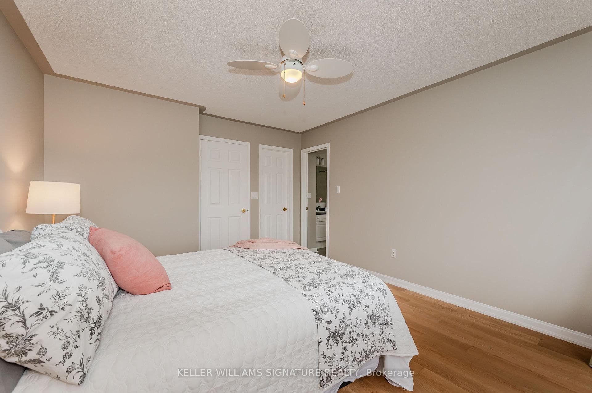 1635 Cartwright Crescent photo 21