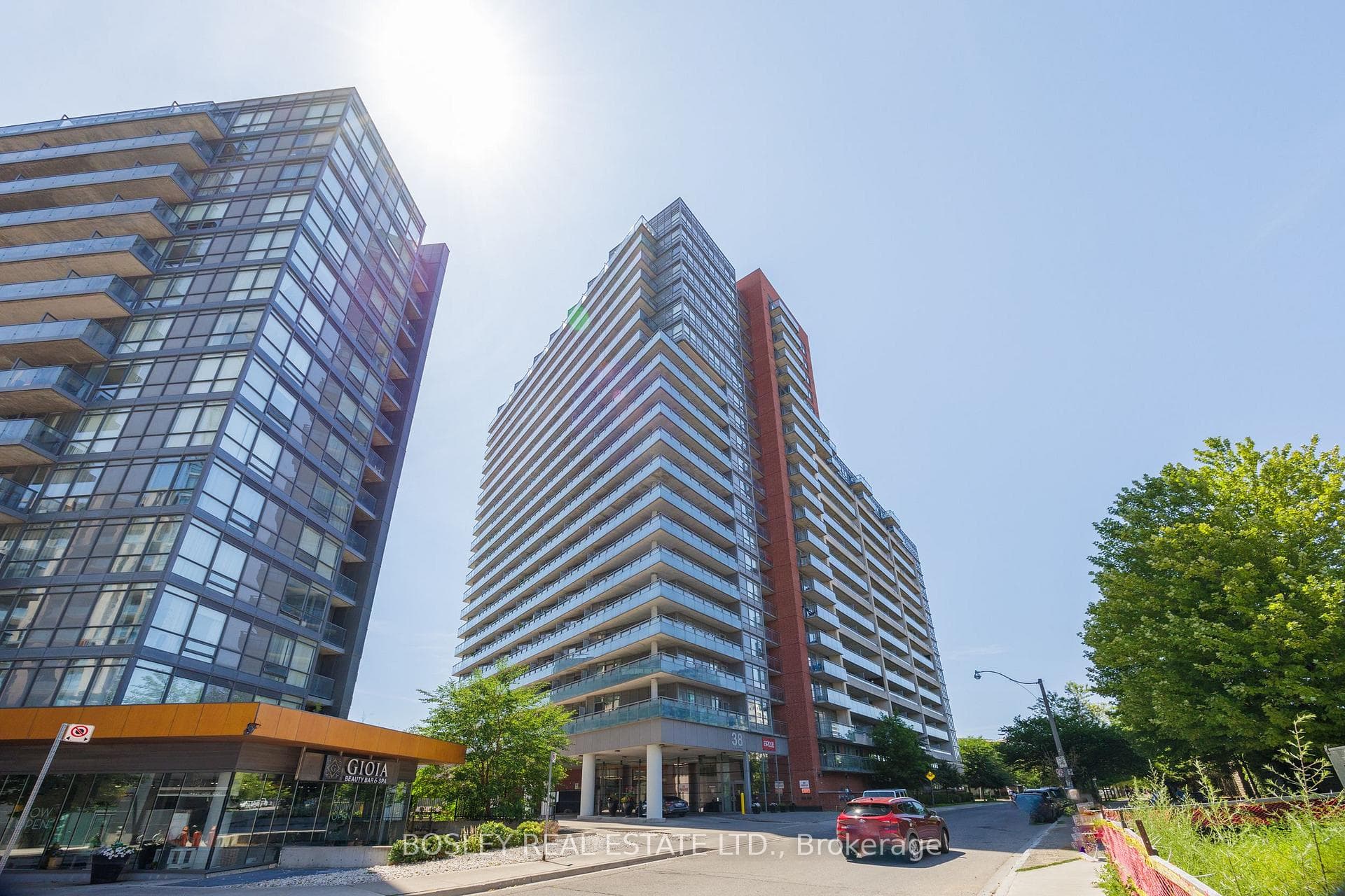 38 Joe Shuster Way Unit 604 photo 25