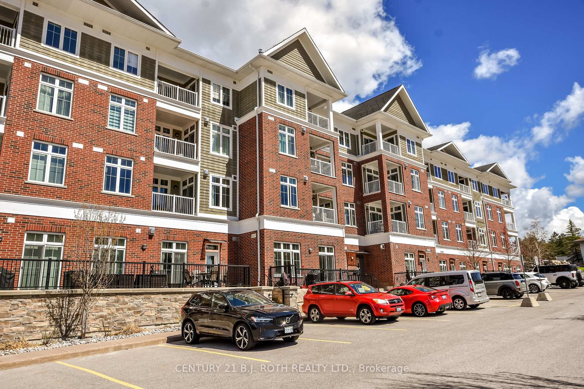 40 Horseshoe Boulevard Unit 107 photo 2