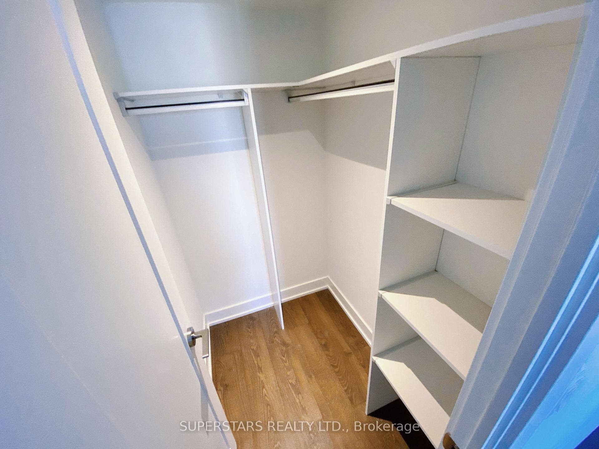 7 Mabelle Avenue Unit 807 photo 6