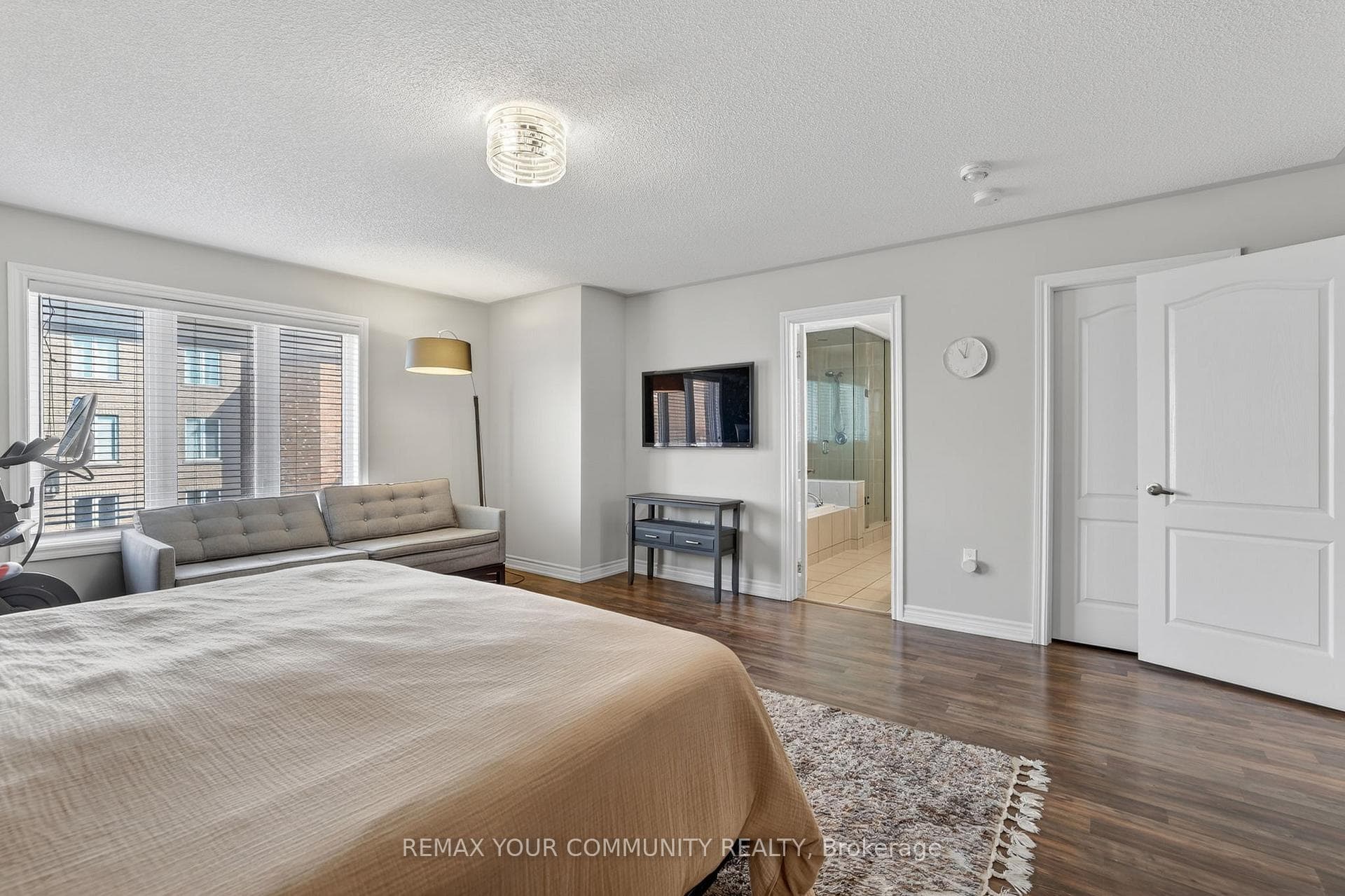 153 Hopkins Crescent photo 40